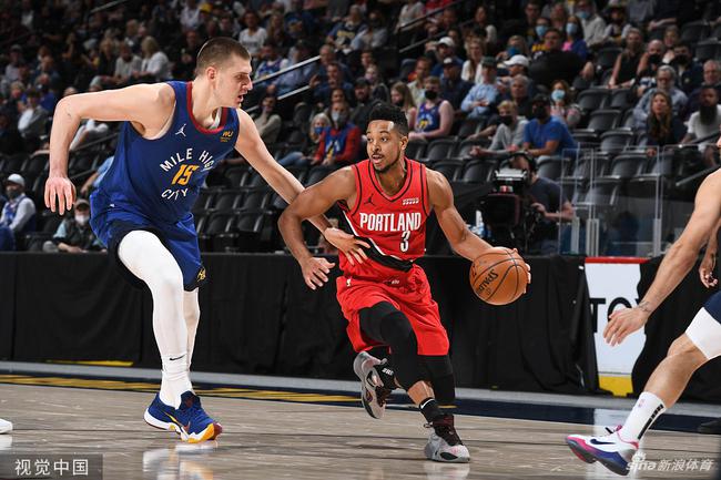 与年轻球员 与年轻球员